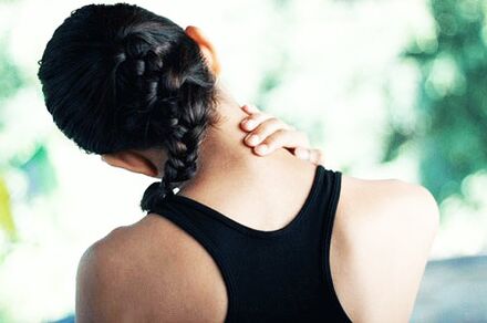 Beschwerden für Bewegungen im Nacken - Symptom der Osteochondrose